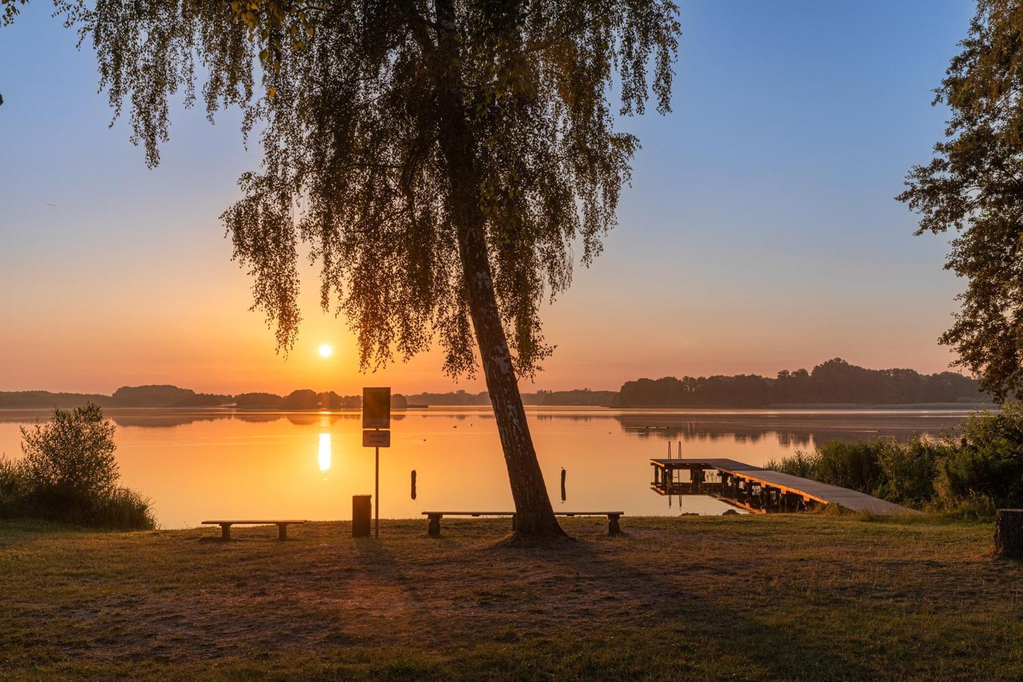 Gluecksraum - Modernes Apartment Mit Panoramablick, Kamin & Wohlfuehlambiente Krakow am See Bagian luar foto